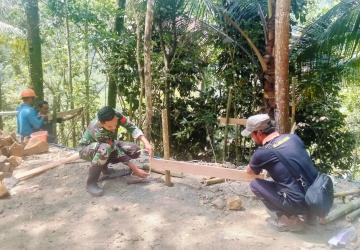 Mengukur Asa dari Pos Kamling Pak Wondo Ikut Wujudkan Semangat TMMD di Gumelem Kulon